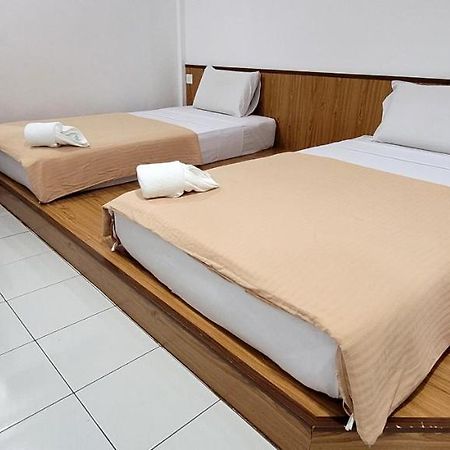Api-Api Guesthouse Kota Kinabalu Esterno foto