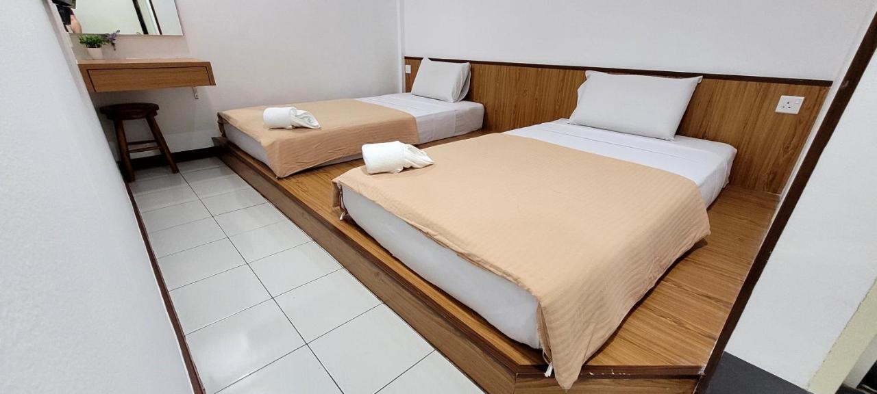 Api-Api Guesthouse Kota Kinabalu Esterno foto