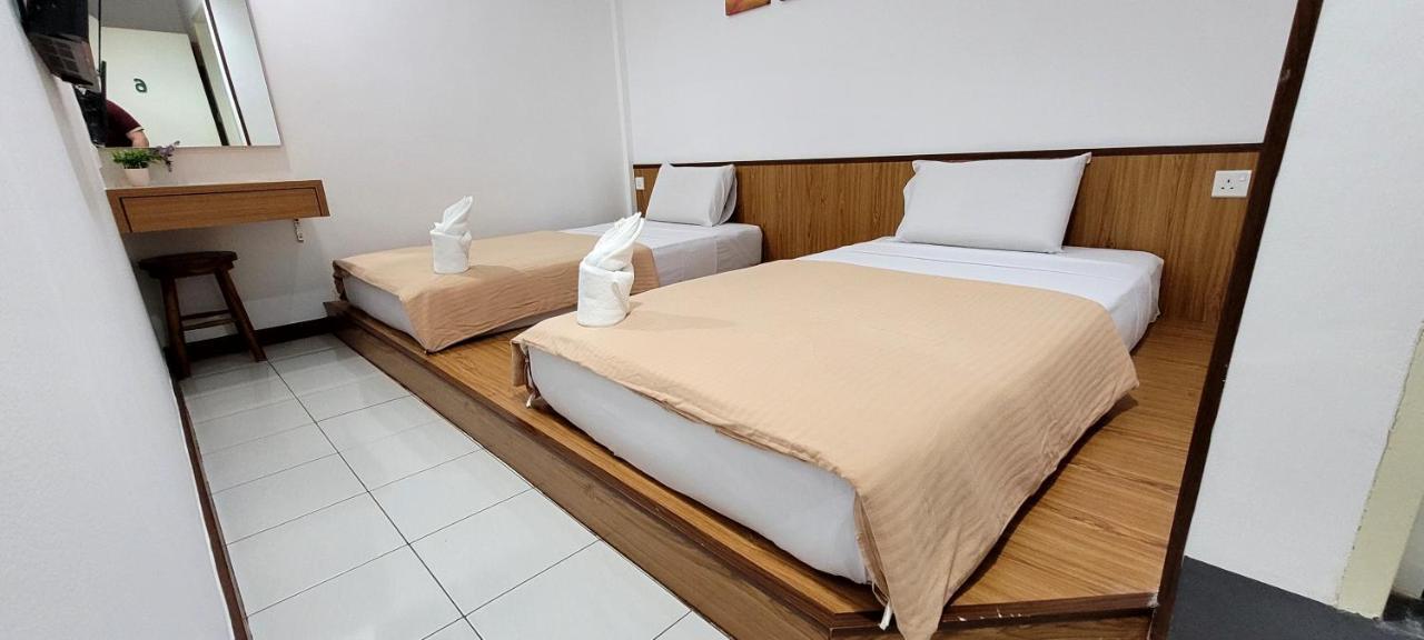 Api-Api Guesthouse Kota Kinabalu Esterno foto