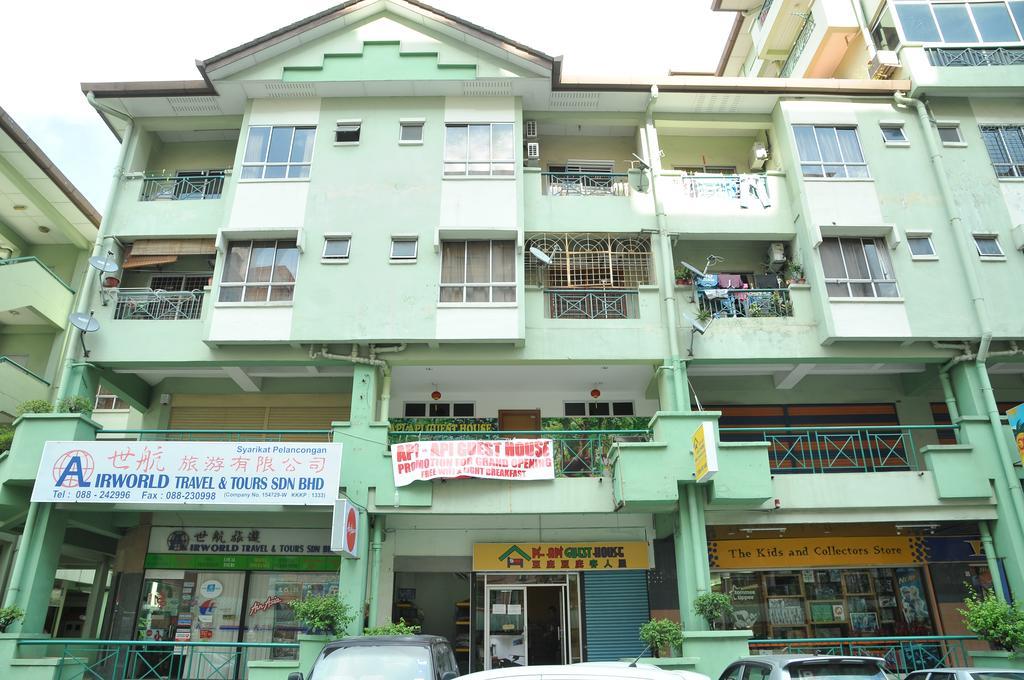Api-Api Guesthouse Kota Kinabalu Esterno foto