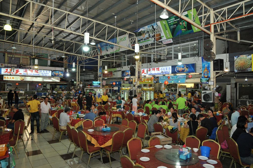 Api-Api Guesthouse Kota Kinabalu Esterno foto