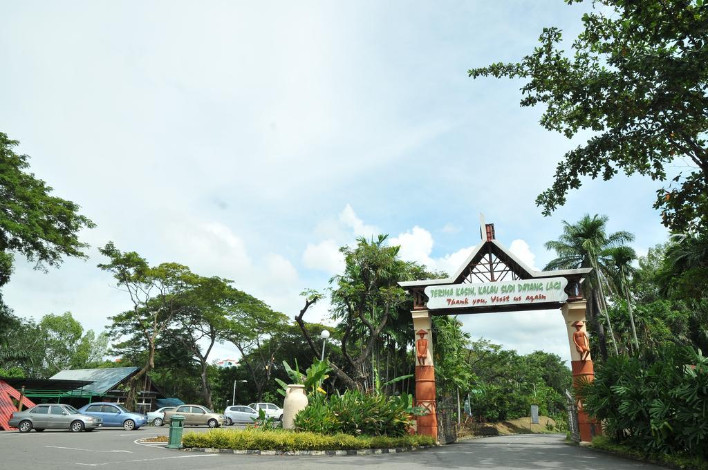 Api-Api Guesthouse Kota Kinabalu Esterno foto