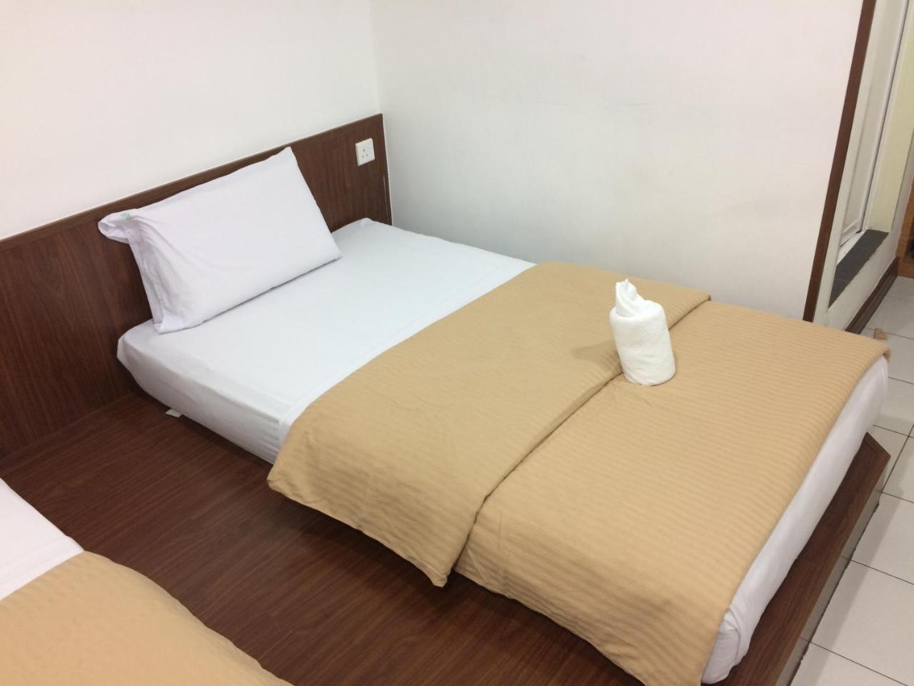 Api-Api Guesthouse Kota Kinabalu Esterno foto